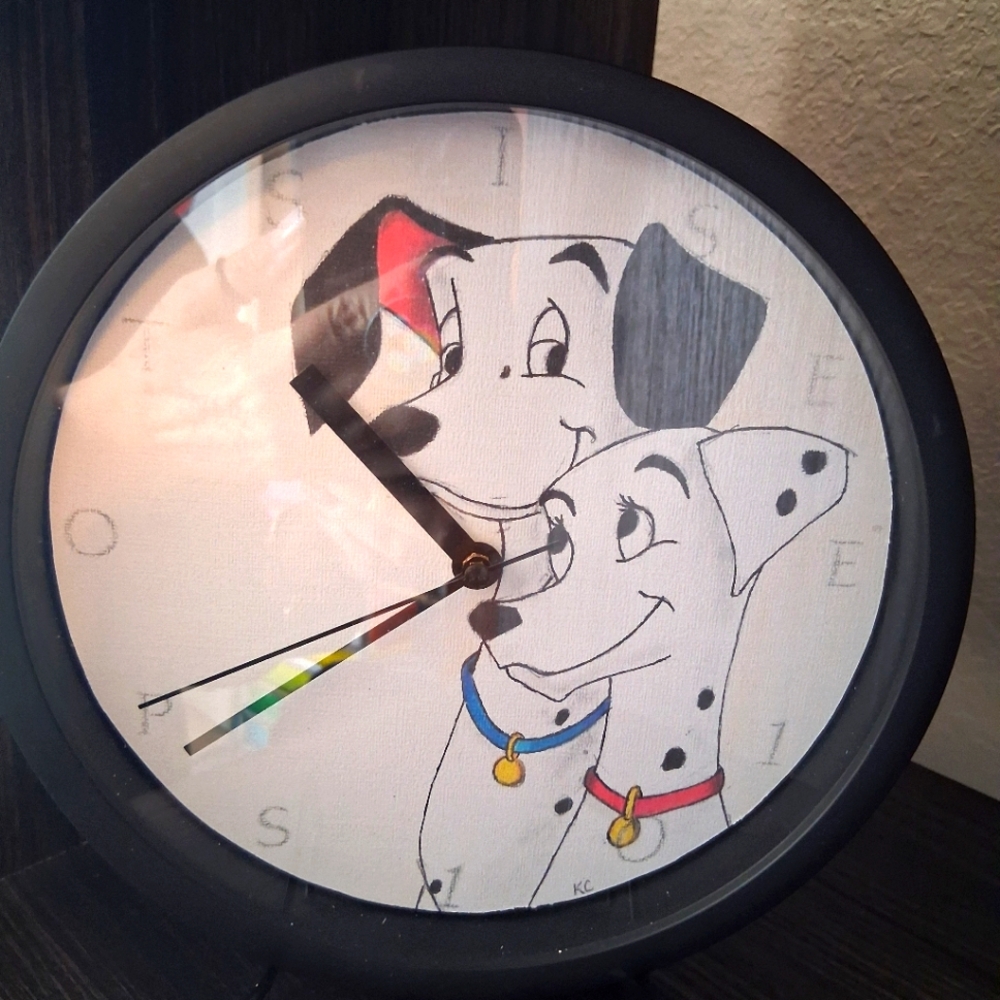 I SEE 101 SPOTS Hand Drawn Working Clock